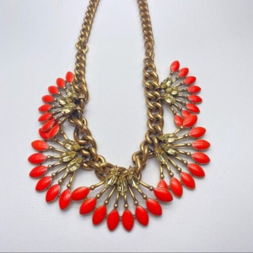 Stella & Dot Coral Cay statement necklace